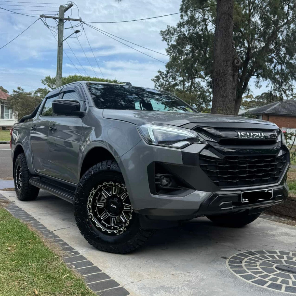 2025 Isuzu DMax with M1-MOTION LFT Wheels side angle 4x4 17x9 +22mm offset grey